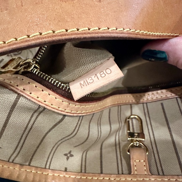 Louis Vuitton Brown Monogram Shoulder Bag - Picture 3 of 12